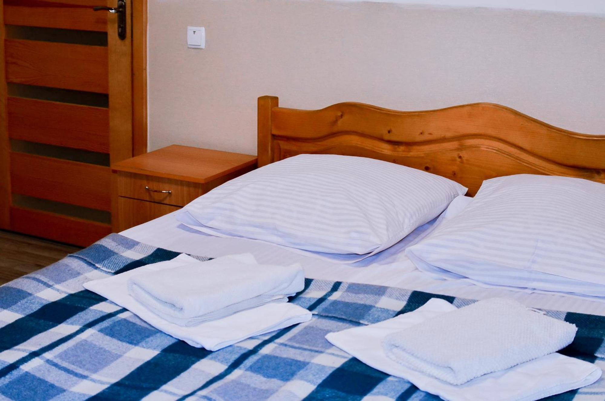 Guest House Mandrivnyi Rooms&Apartments Jassinja Exterior foto